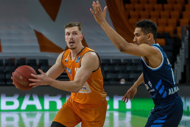 球员都曾利 球员都曾利