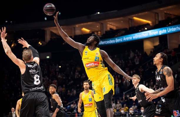 游泳世界杯新加坡站男子200米自由泳 潘展乐获得铜牌央视新闻客户端.